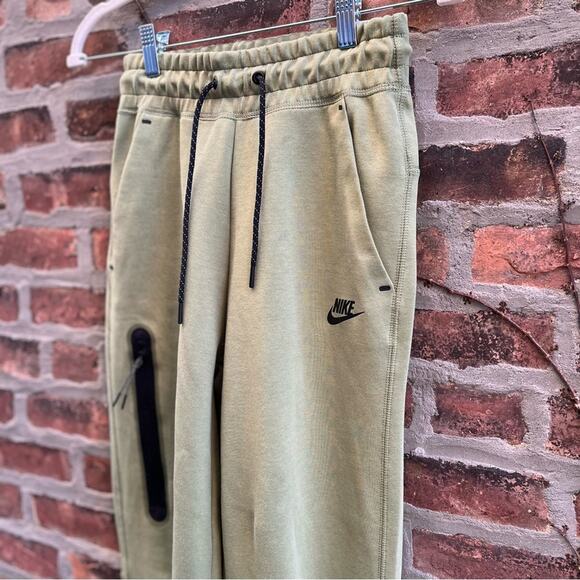 NEW Size XS Nike Sportswear Women's Tech Fleece Essential Jogger Alligator Black - Picture 4 of 10